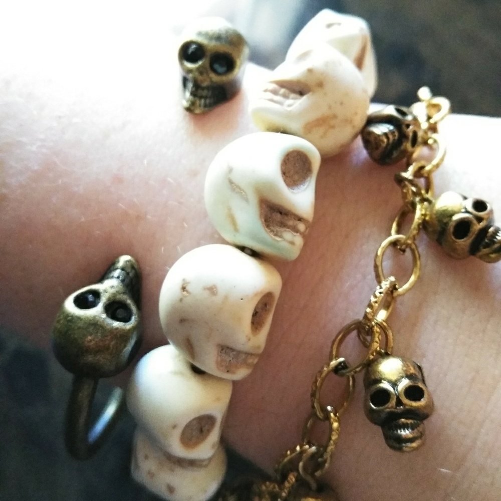 CLOSEOUT SALE Skull Bracelet Set 3pc in Cream/Gold - Picture 2 of 8